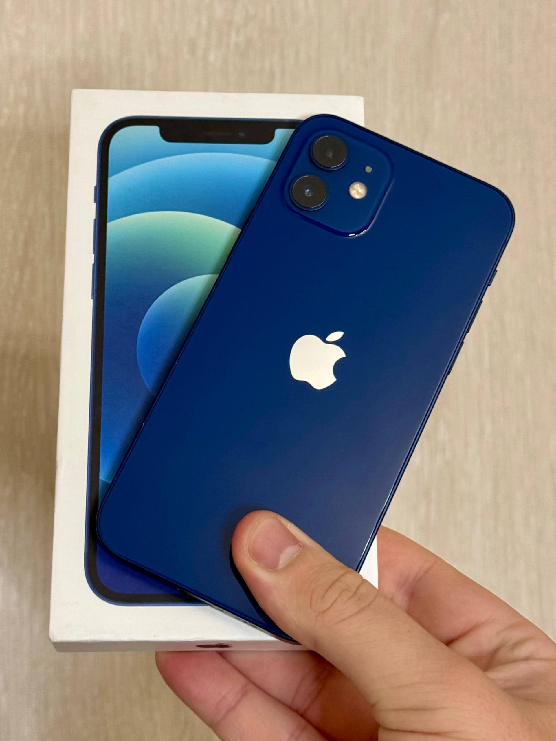 iPhone 12, 64 ГБ: корпус