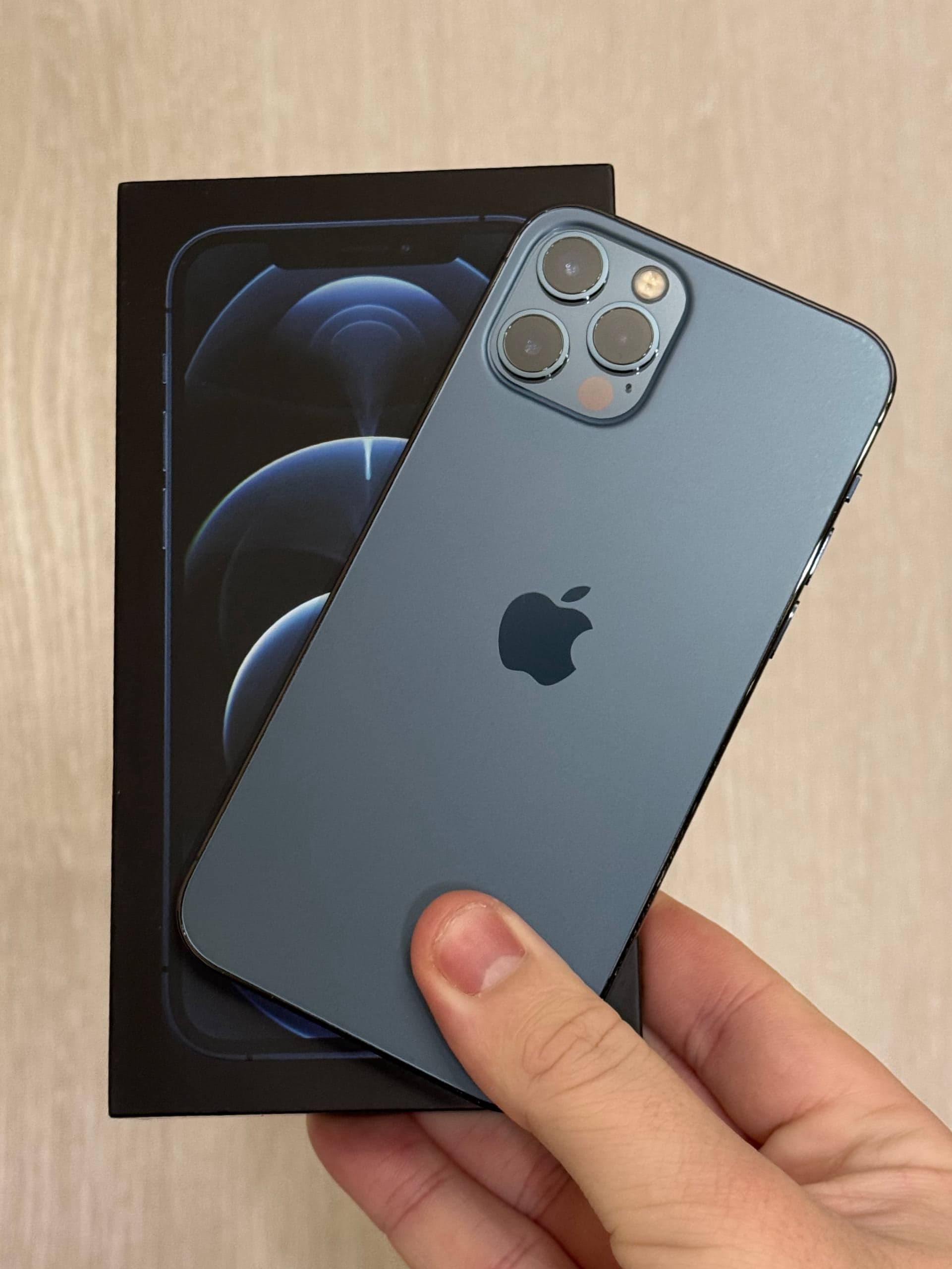 iPhone 12 Pro, 128 ГБ: корпус