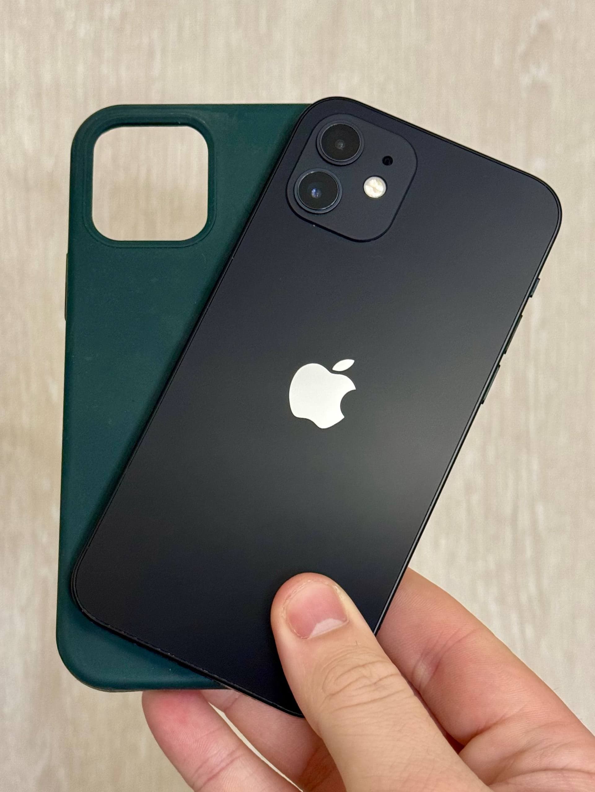 iPhone 12, 256 ГБ: корпус