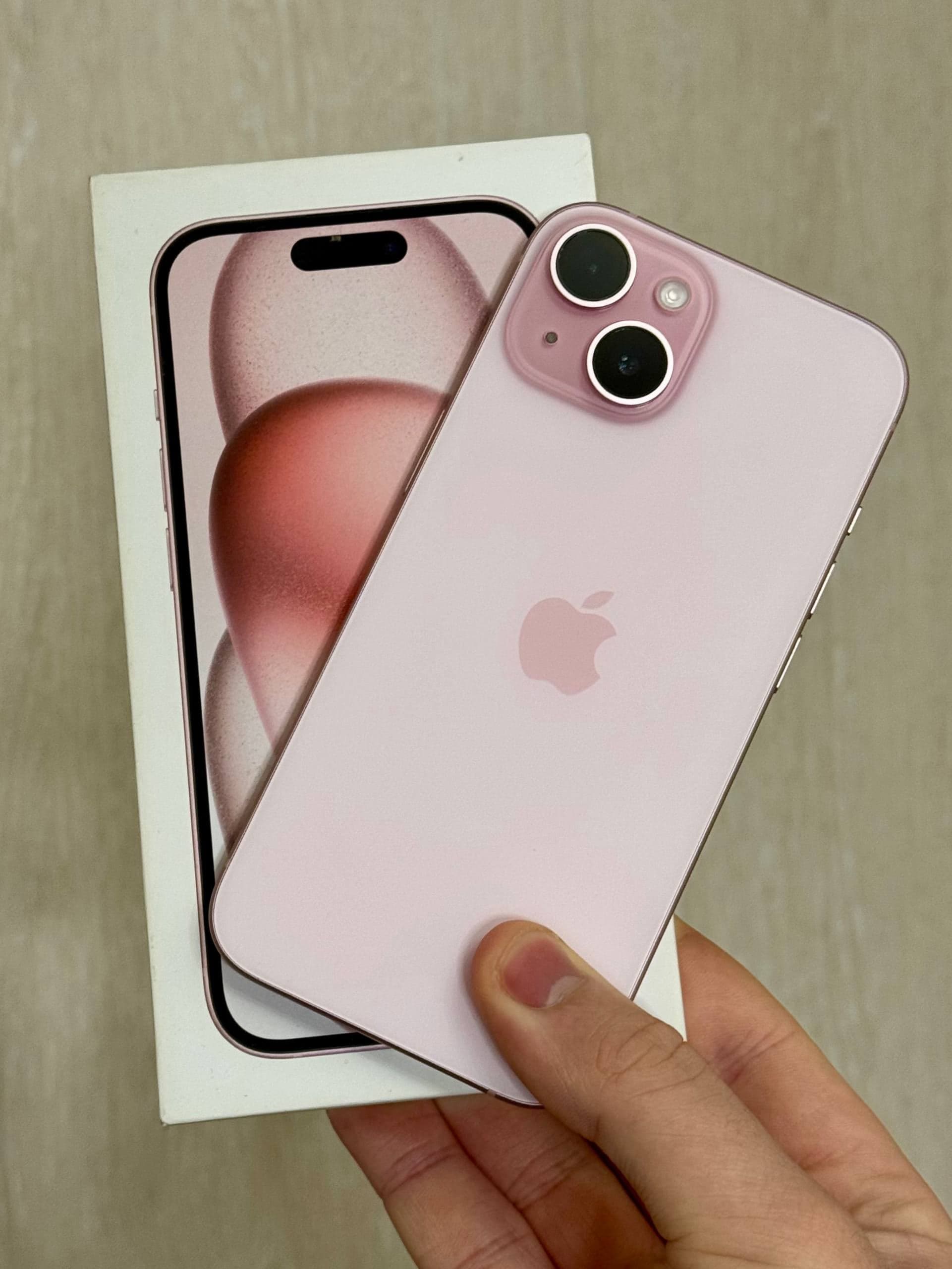 iPhone 15, 128 ГБ: корпус