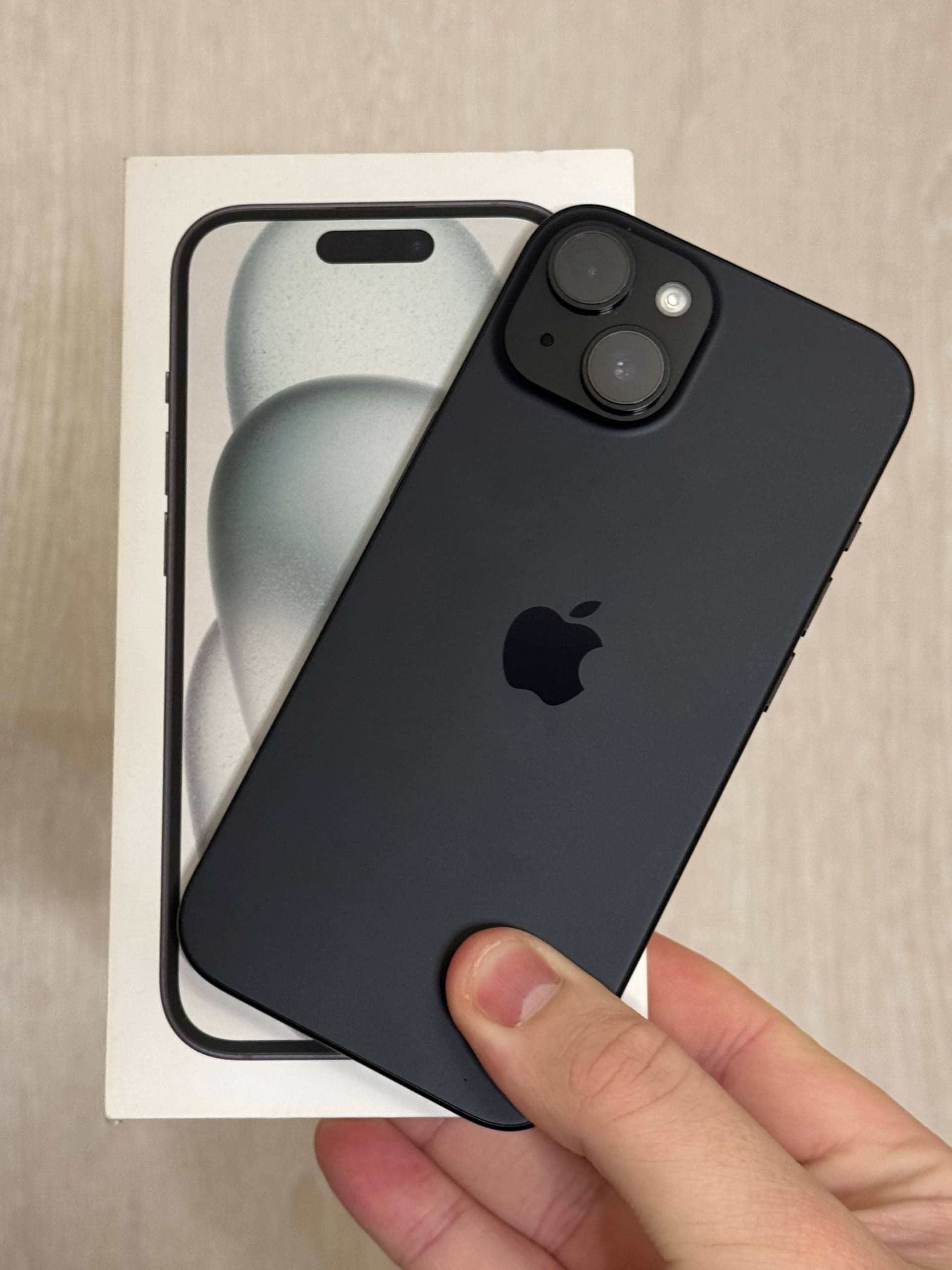 iPhone 15, 256 ГБ: корпус