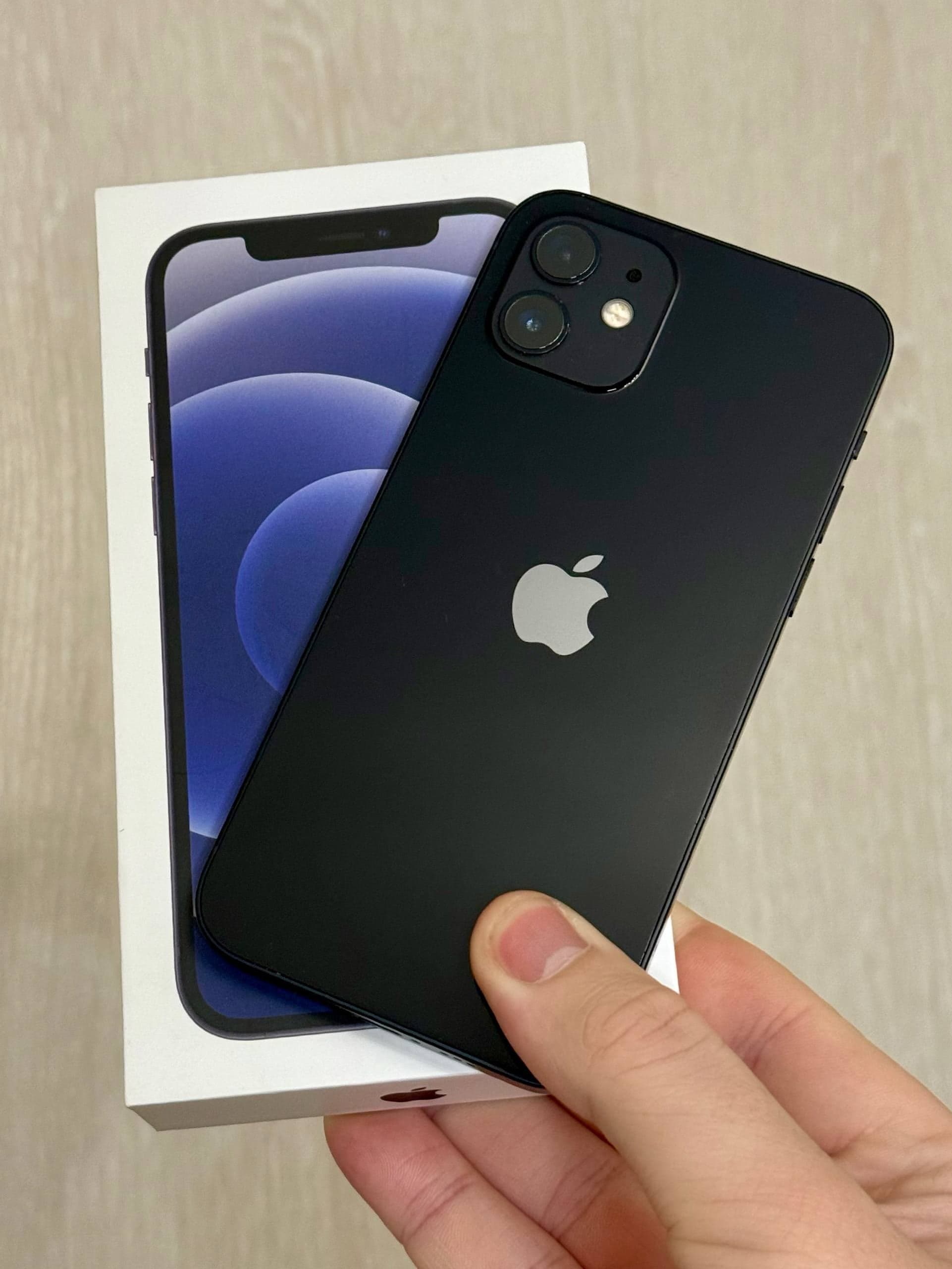 iPhone 12, 64 ГБ: корпус