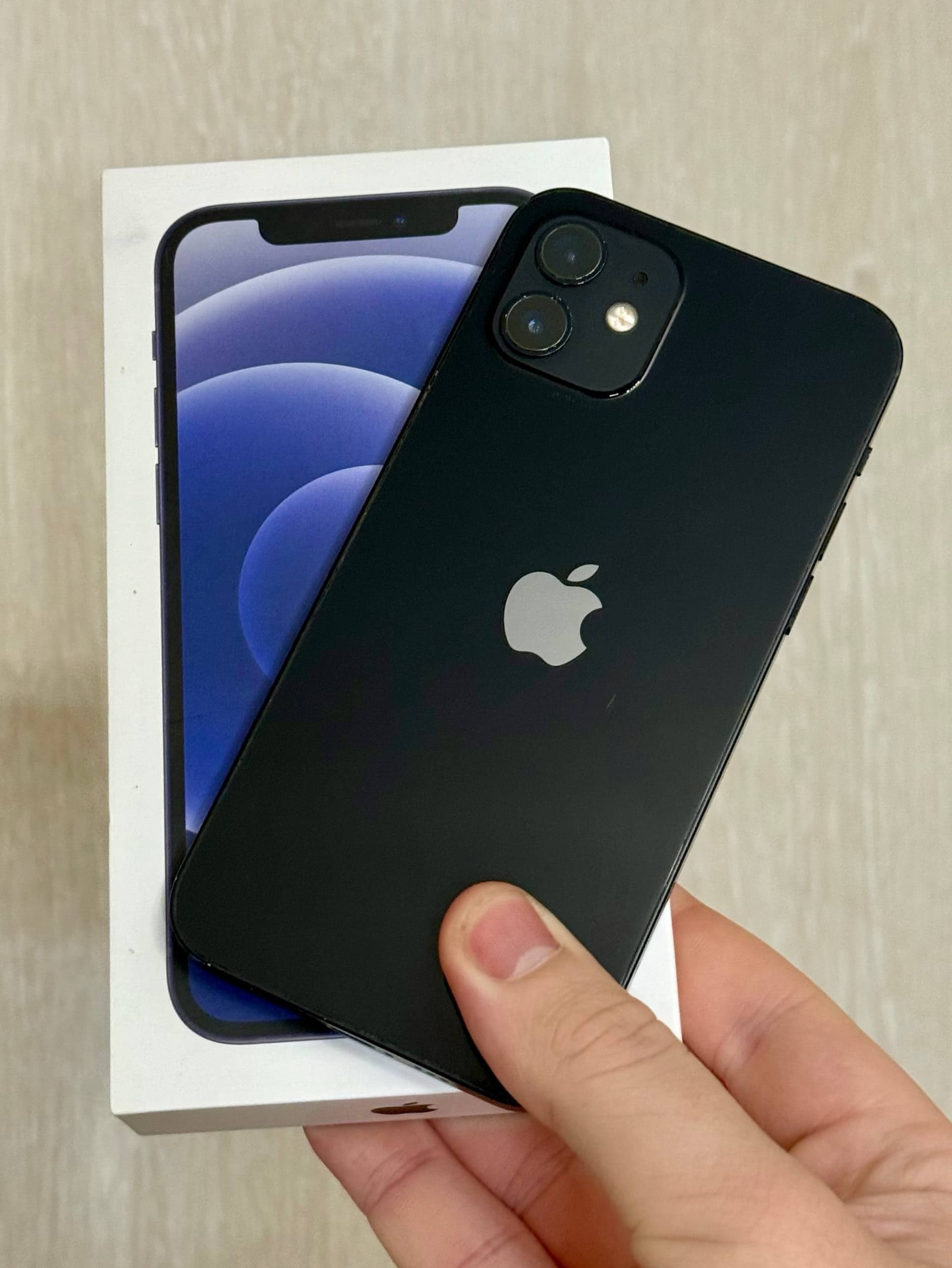iPhone 12, 128 ГБ: корпус