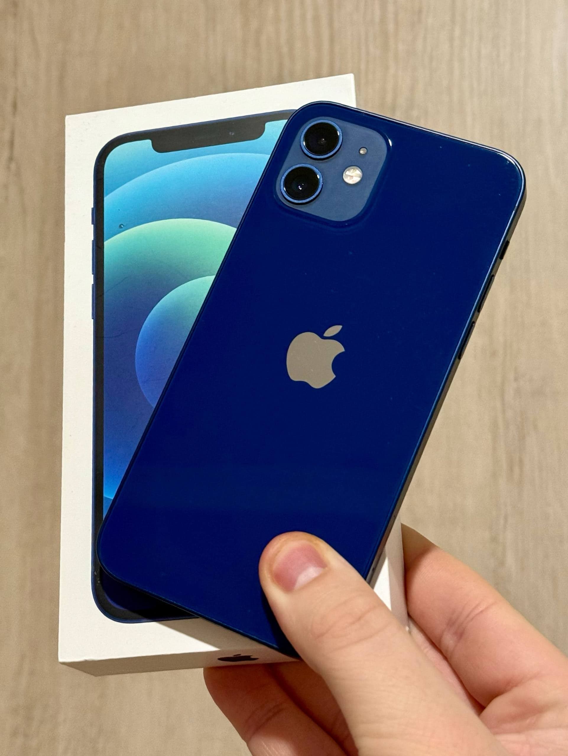 iPhone 12, 64 ГБ: корпус