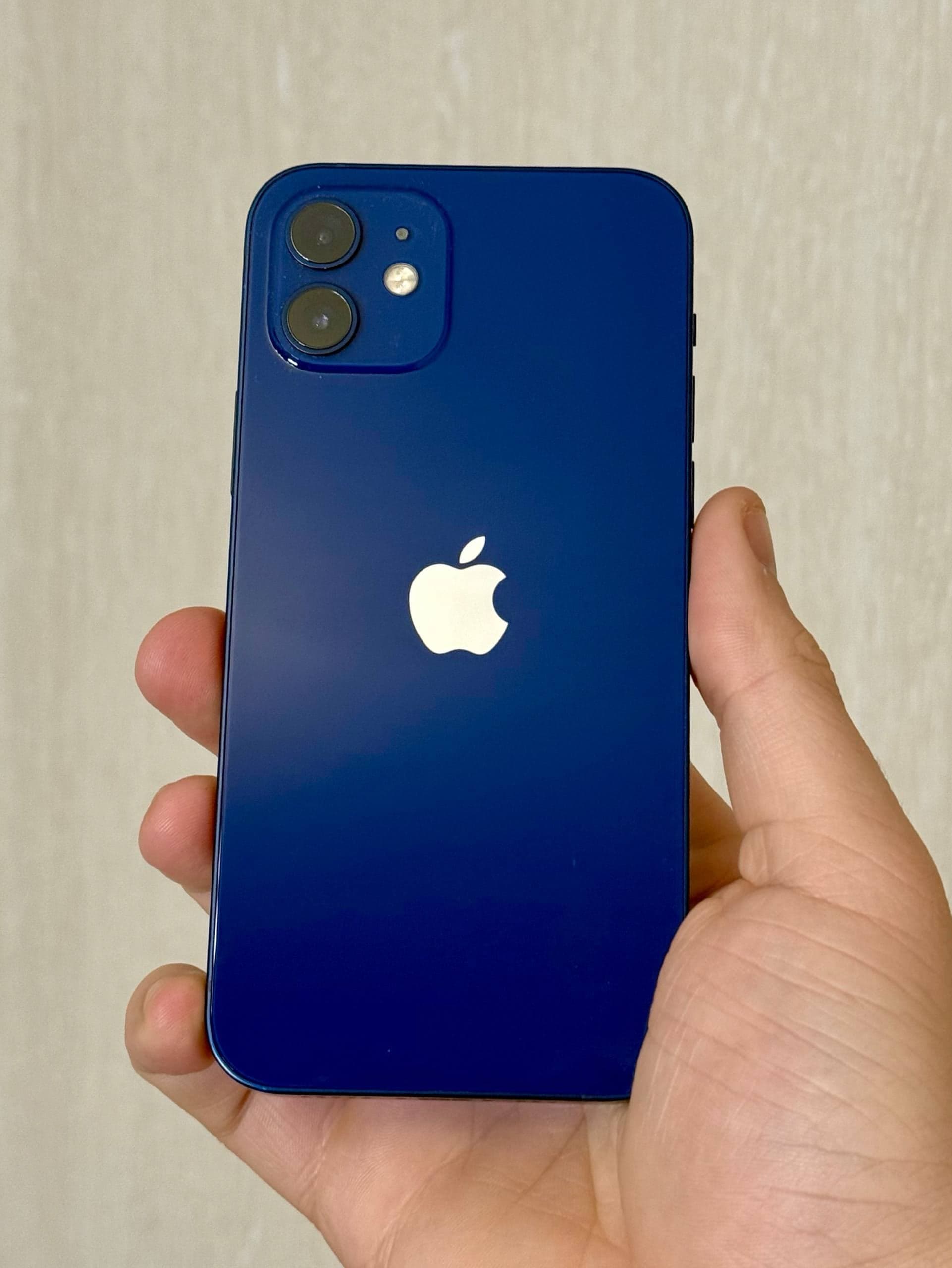 iPhone 12, 128 ГБ: корпус