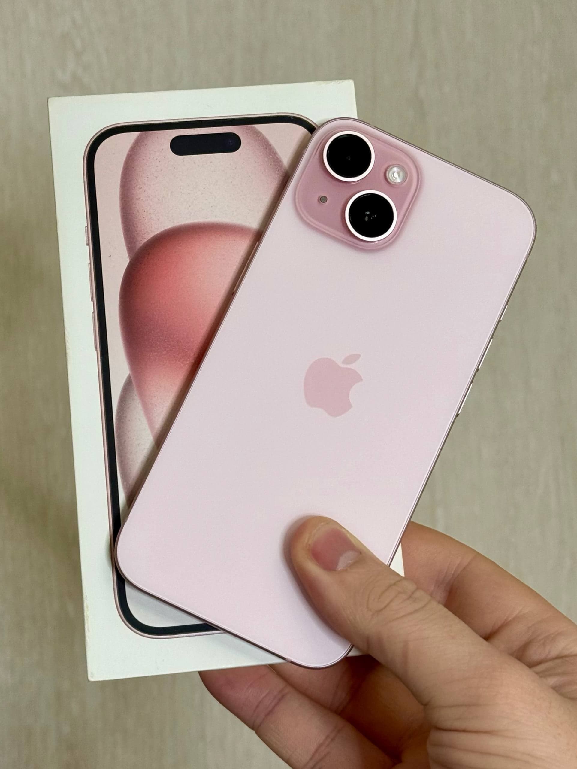 iPhone 15, 128 ГБ: корпус