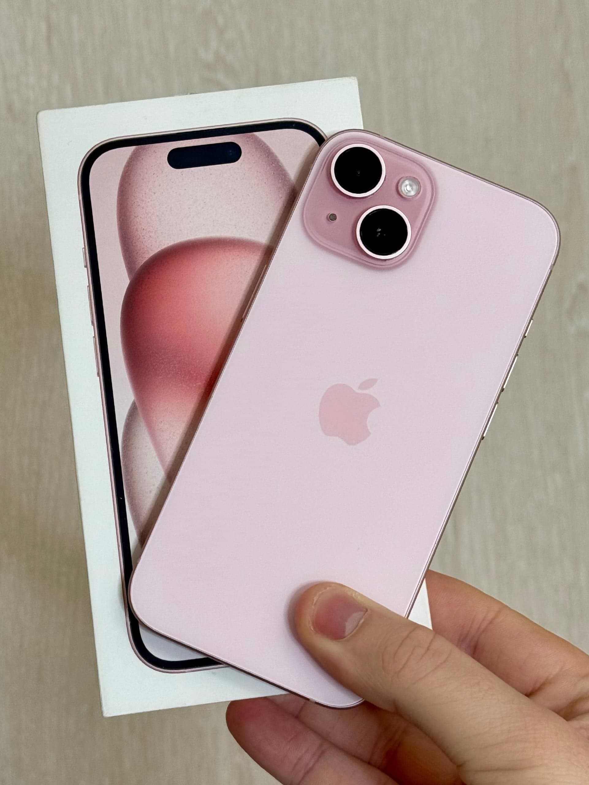 iPhone 15, 256 ГБ: корпус