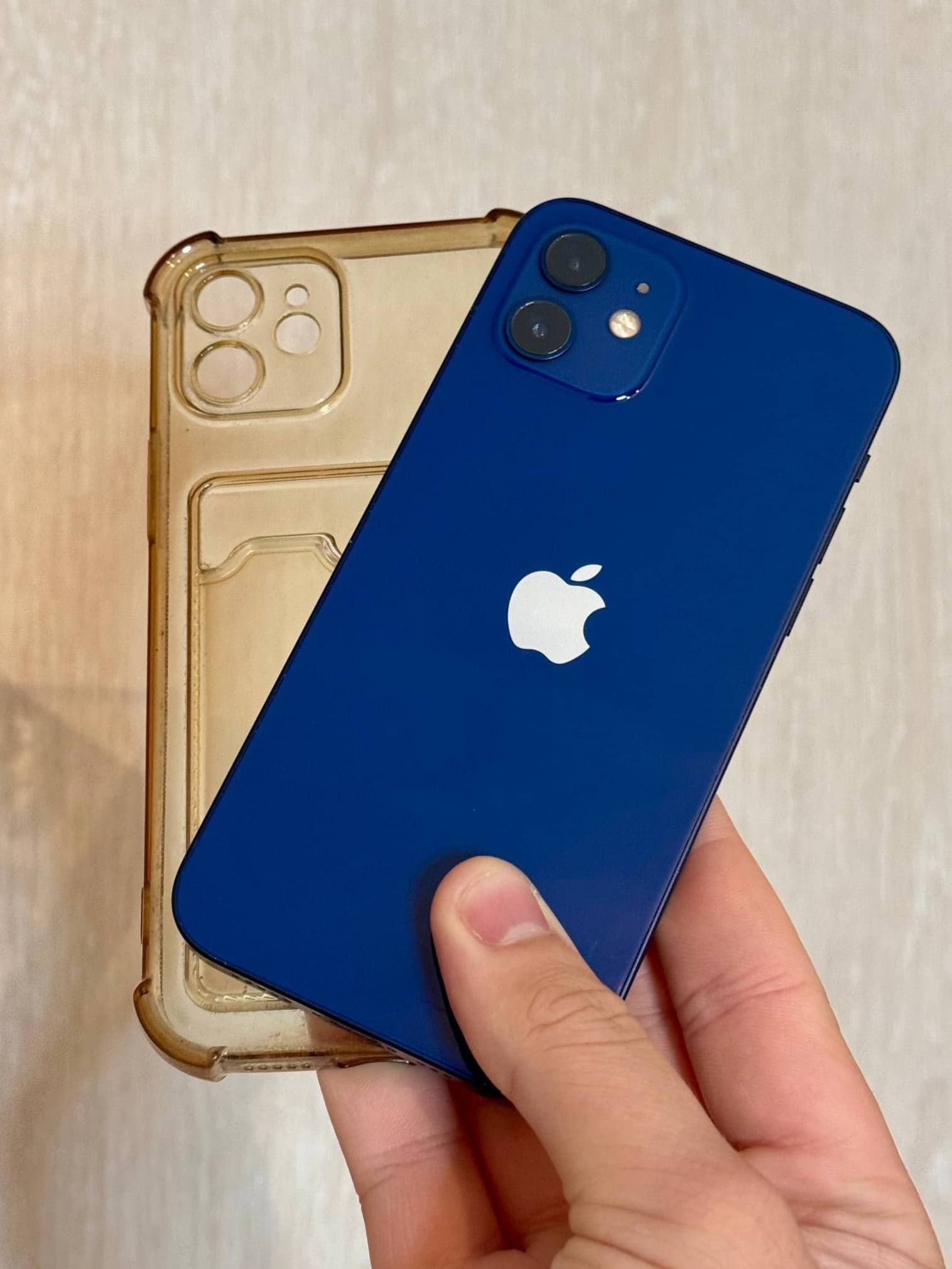 iPhone 12, 64 ГБ: корпус