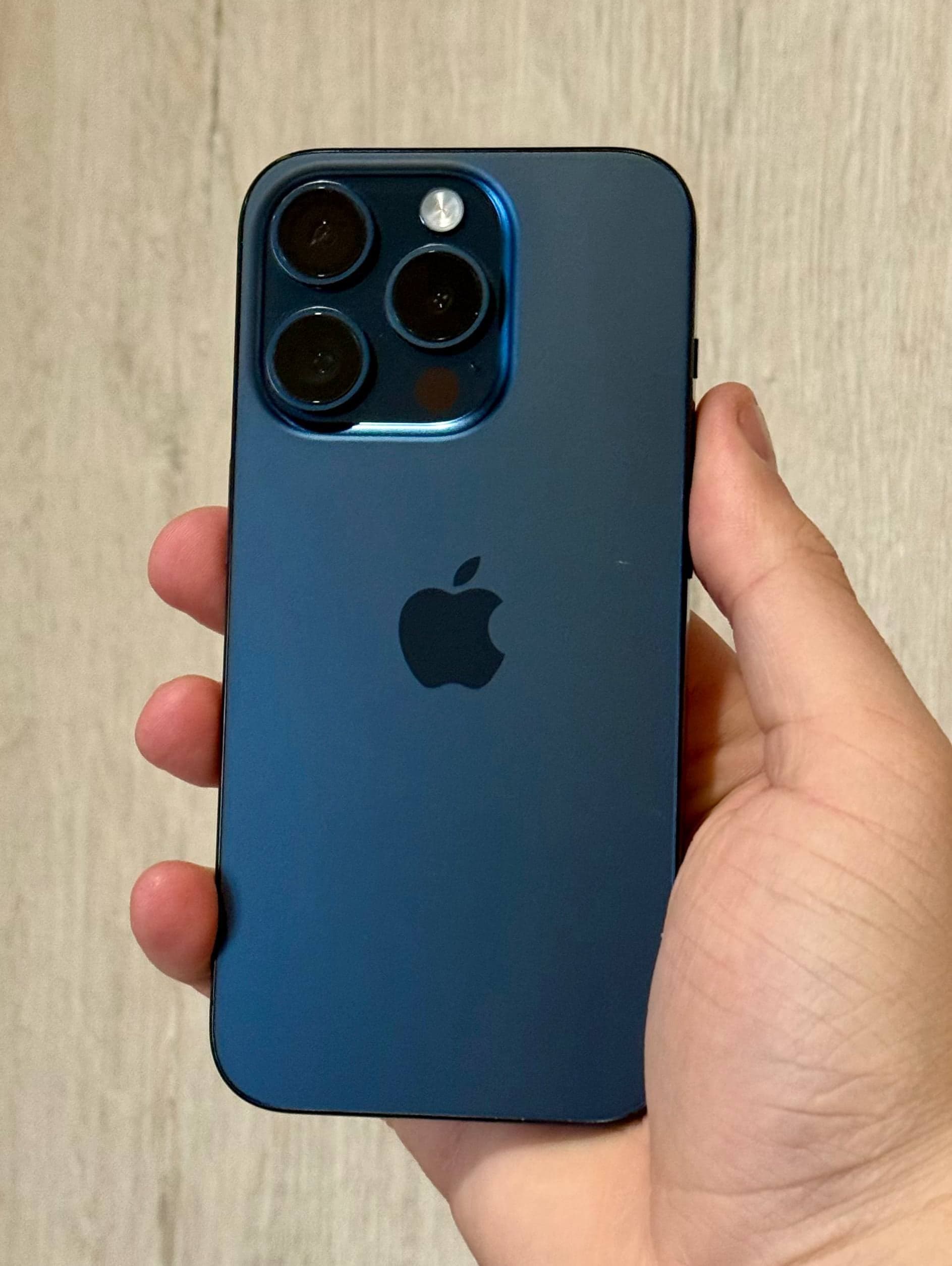 iPhone 15 Pro, 128 ГБ: корпус