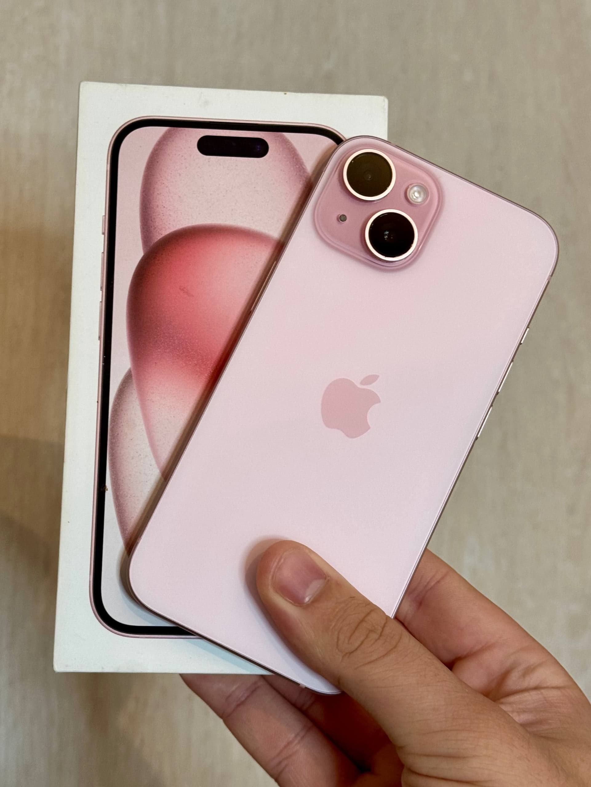 iPhone 15, 256 ГБ: корпус