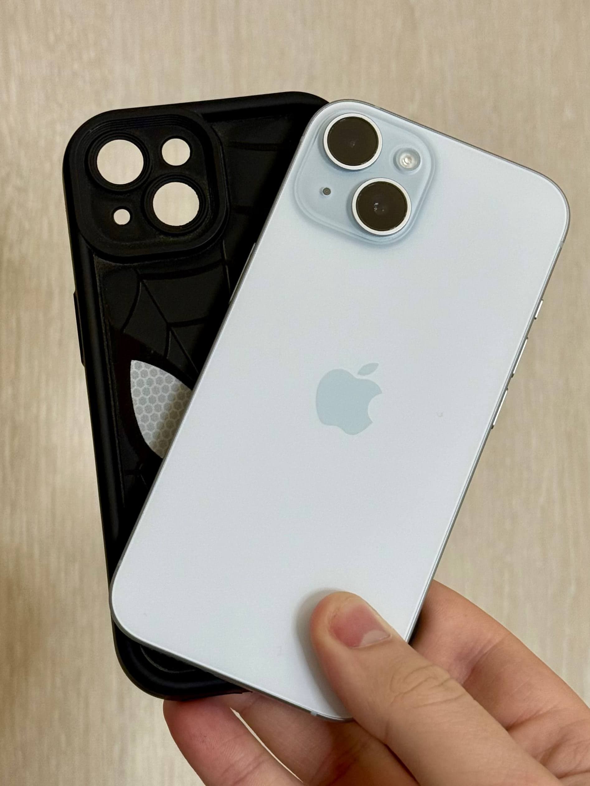 iPhone 15, 256 ГБ: корпус