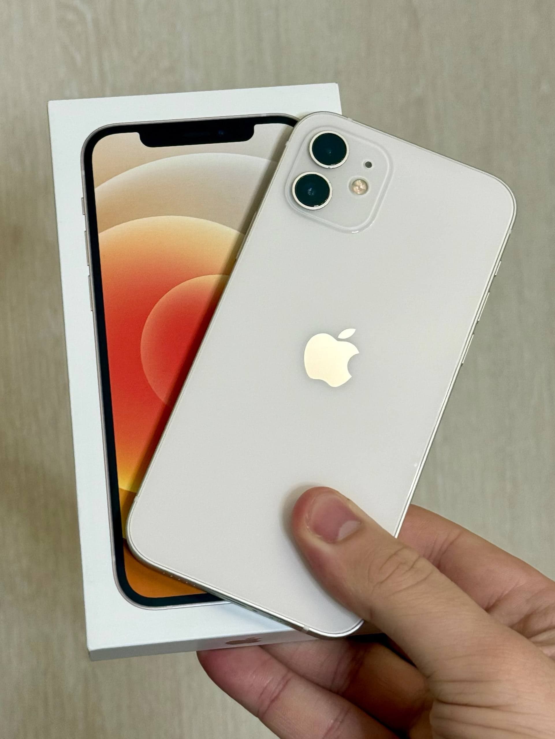 iPhone 12, 64 ГБ: корпус