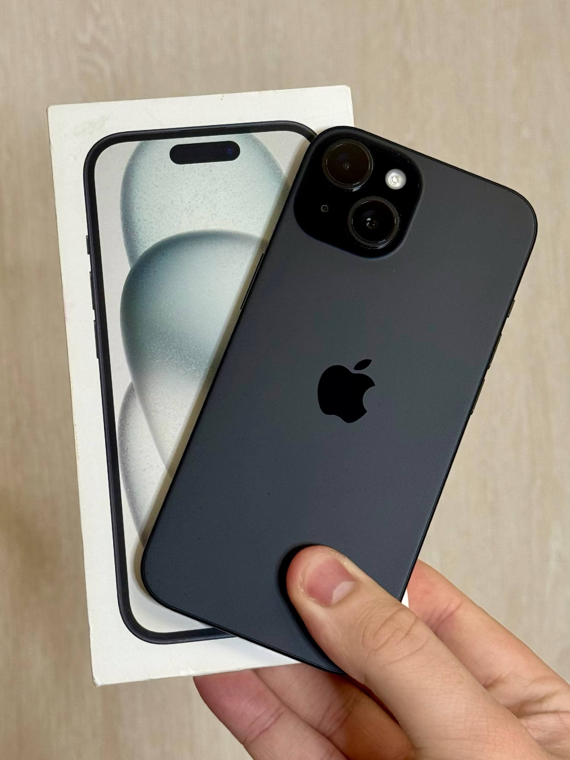 iPhone 15, 256 ГБ: корпус