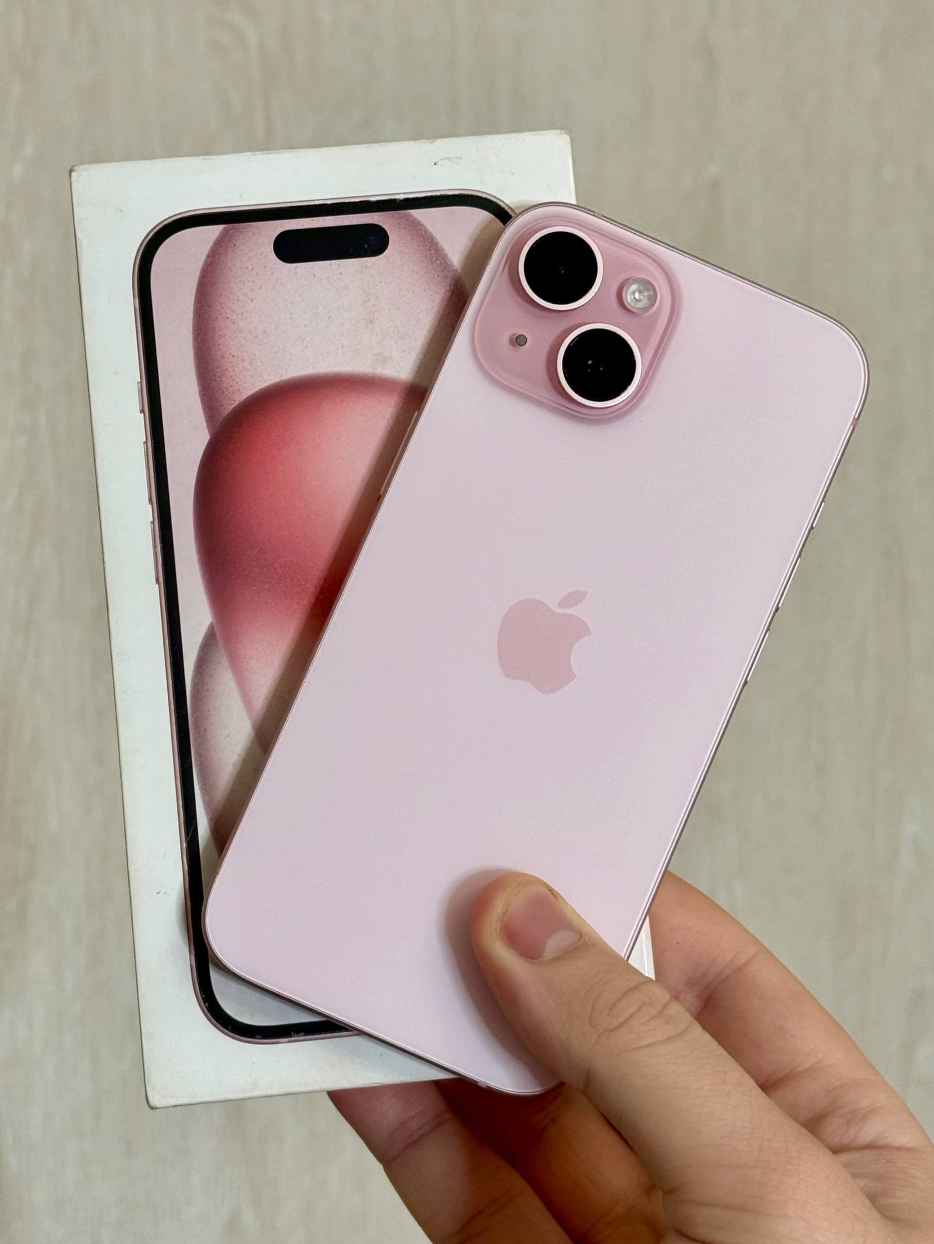 iPhone 15, 256 ГБ: корпус