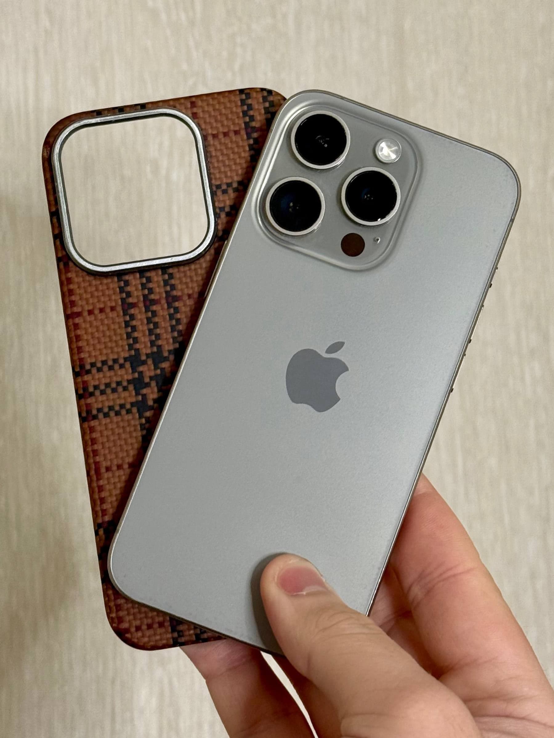 iPhone 15 Pro, 128 ГБ: корпус