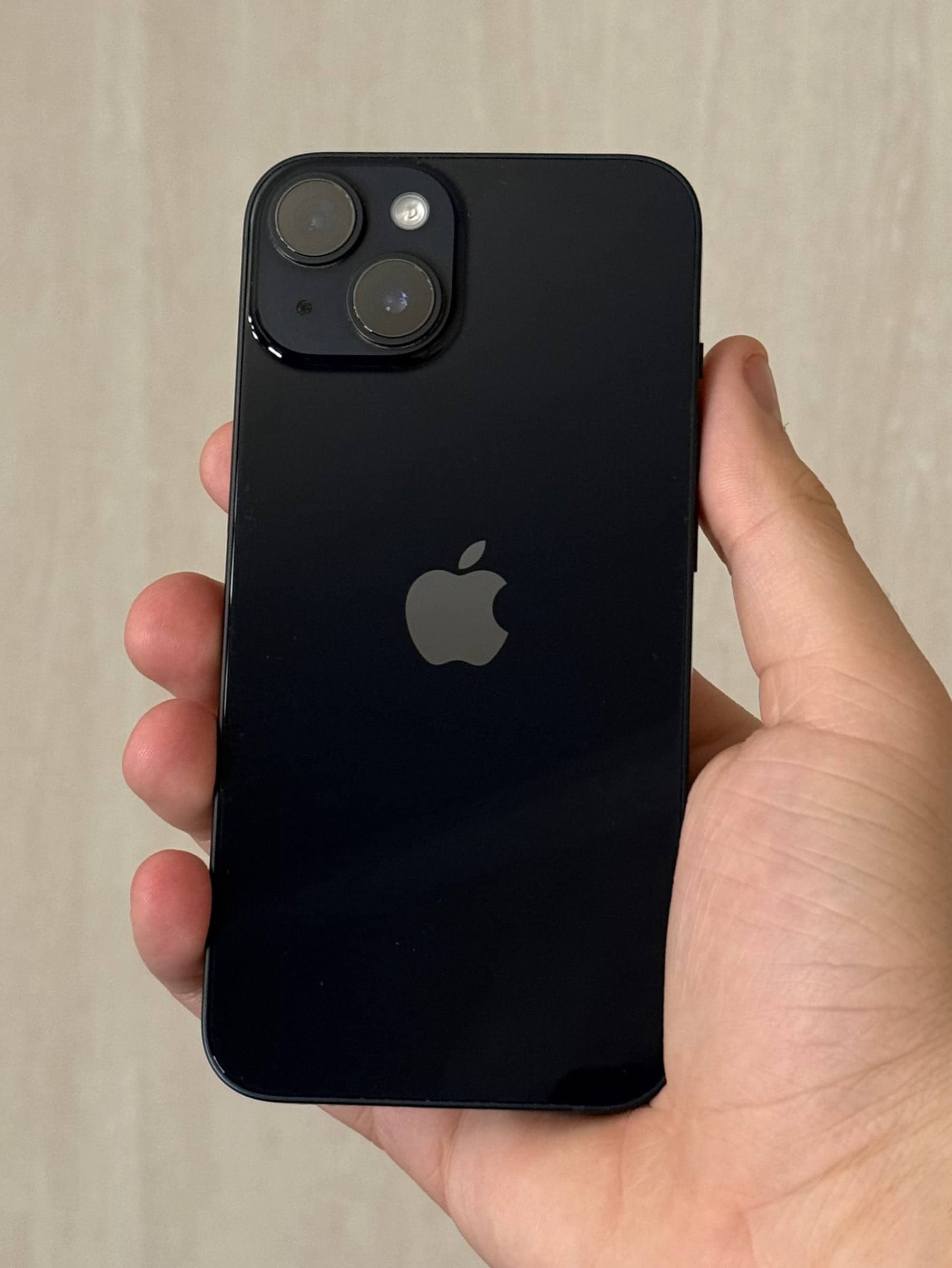 iPhone 14, 256 ГБ: корпус