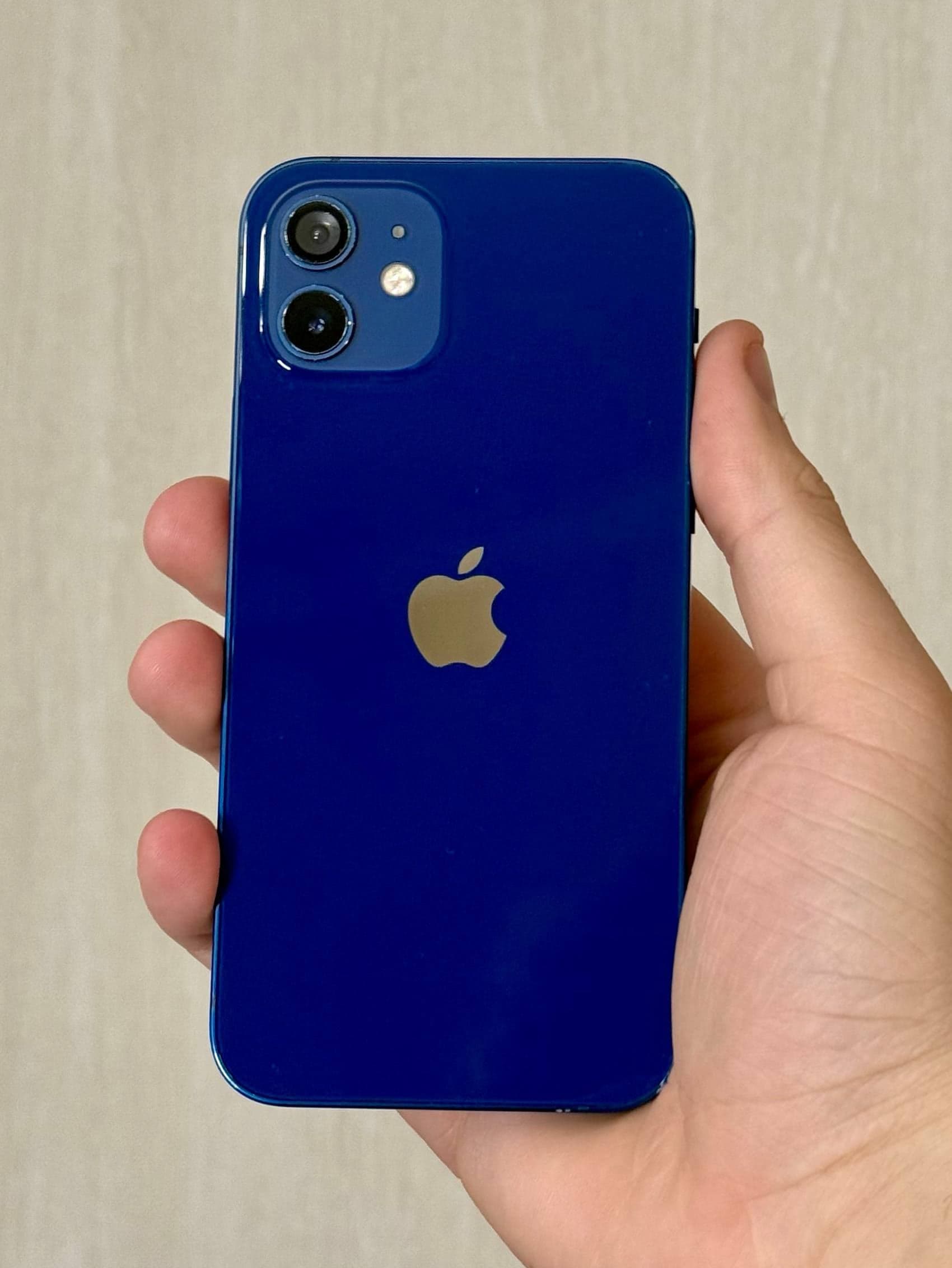 iPhone 12, 128 ГБ: корпус