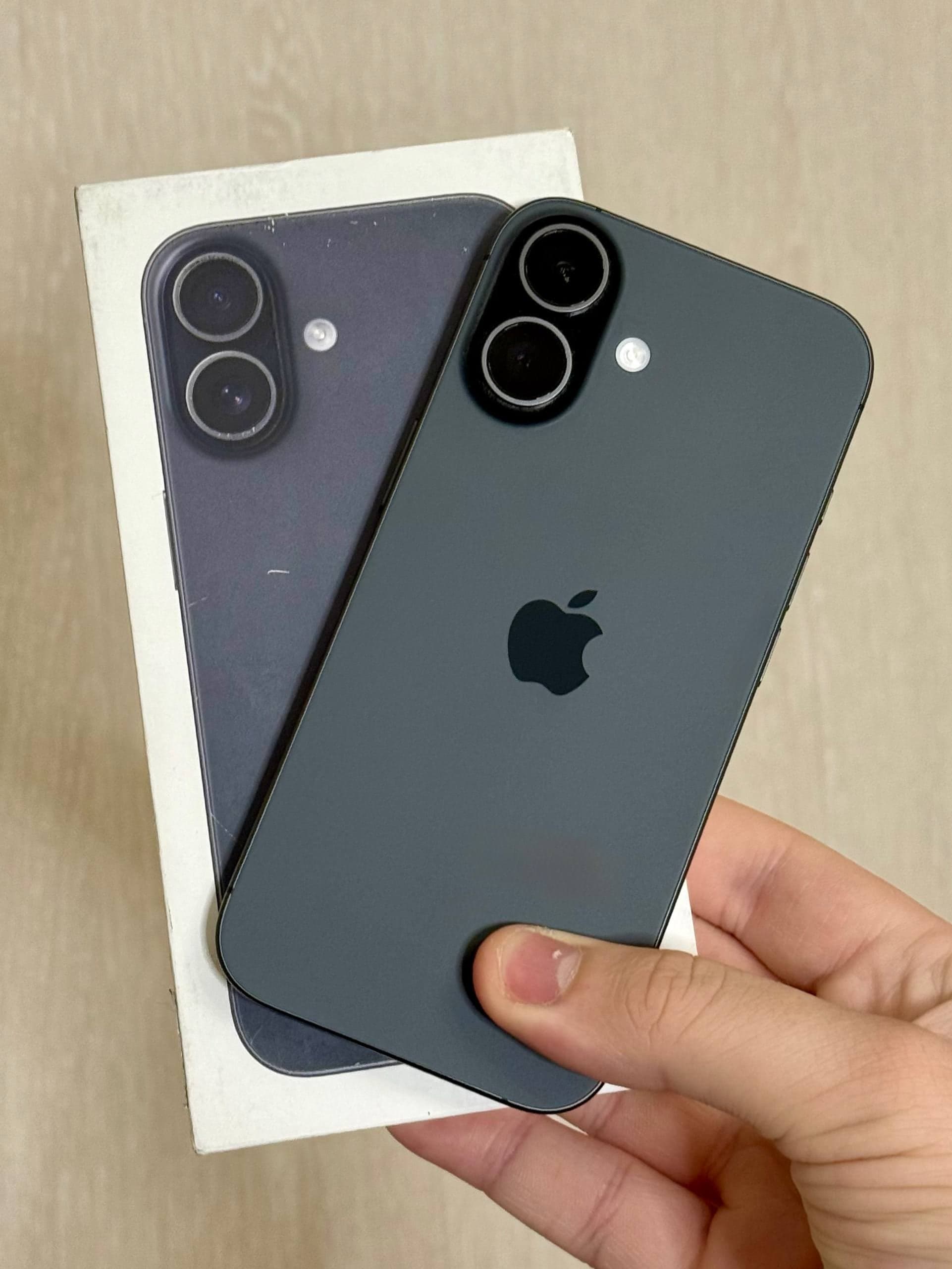 iPhone 17, 256 ГБ: корпус