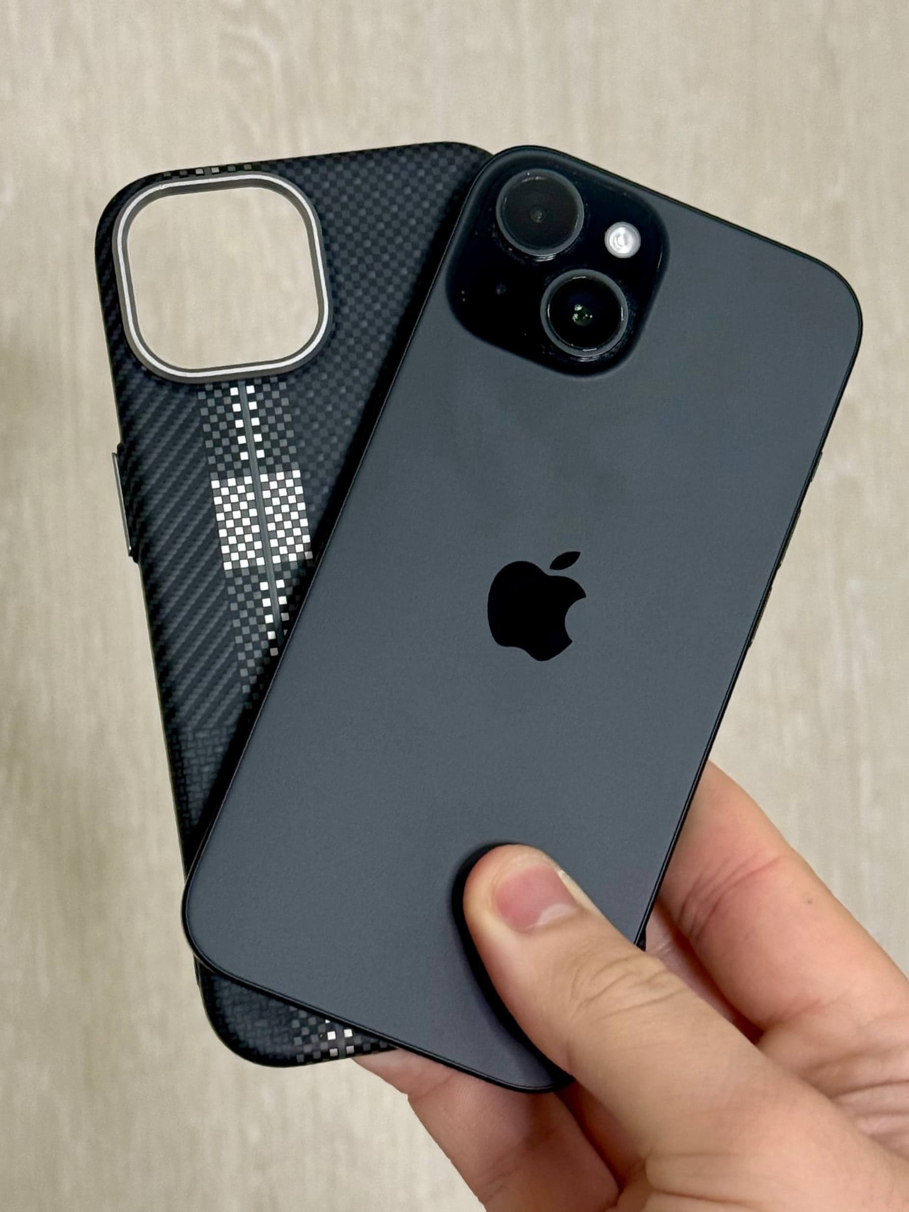 iPhone 15, 128 ГБ: корпус