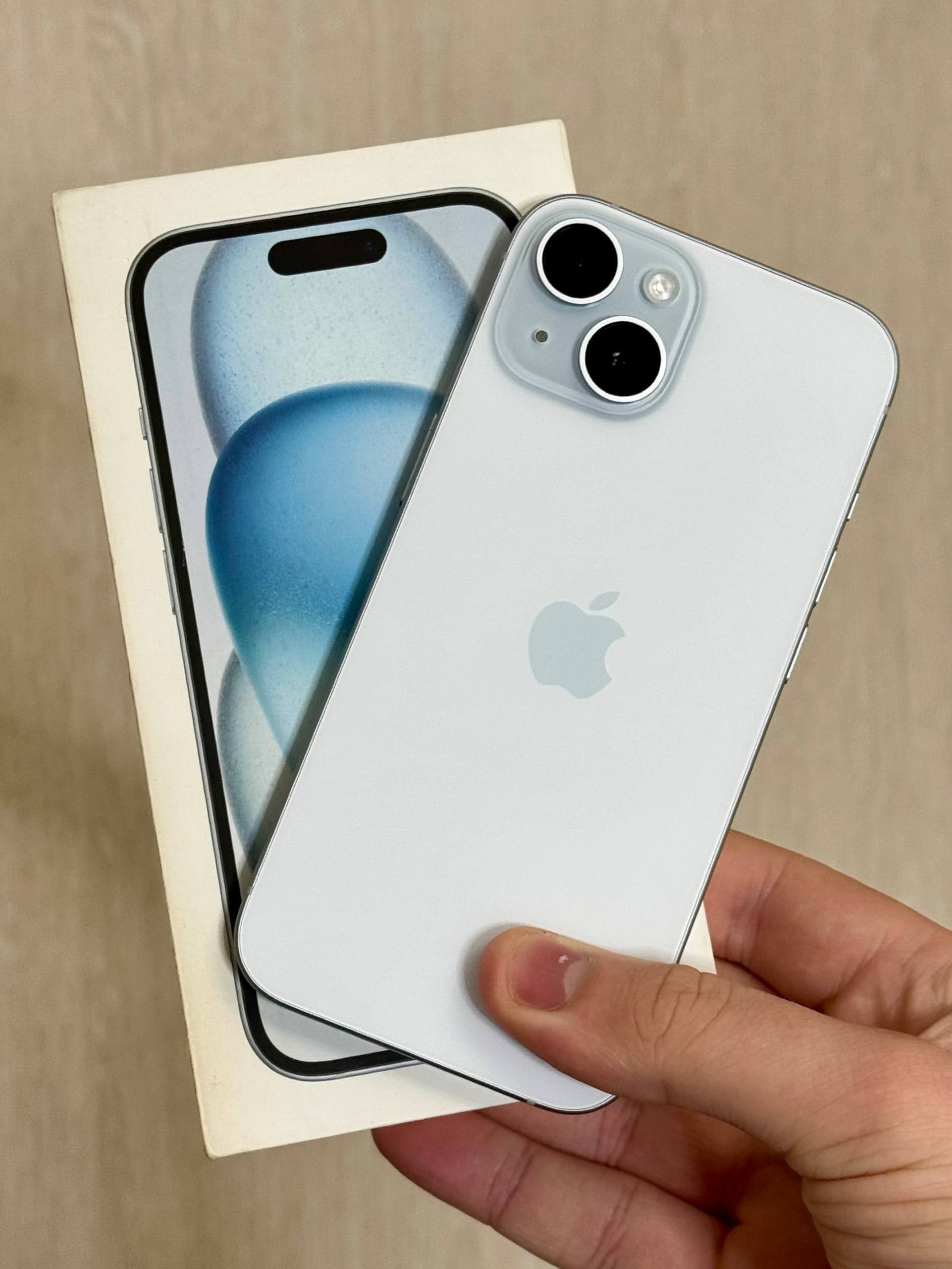 iPhone 15, 256 ГБ: корпус