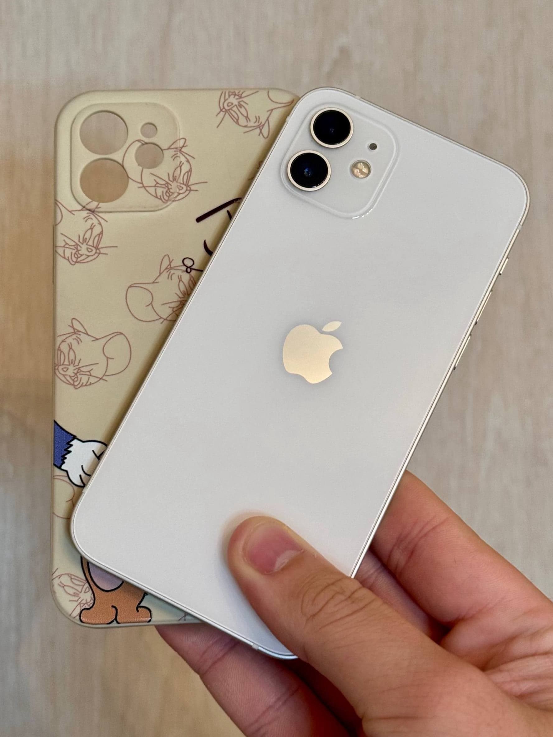 iPhone 12, 128 ГБ: корпус