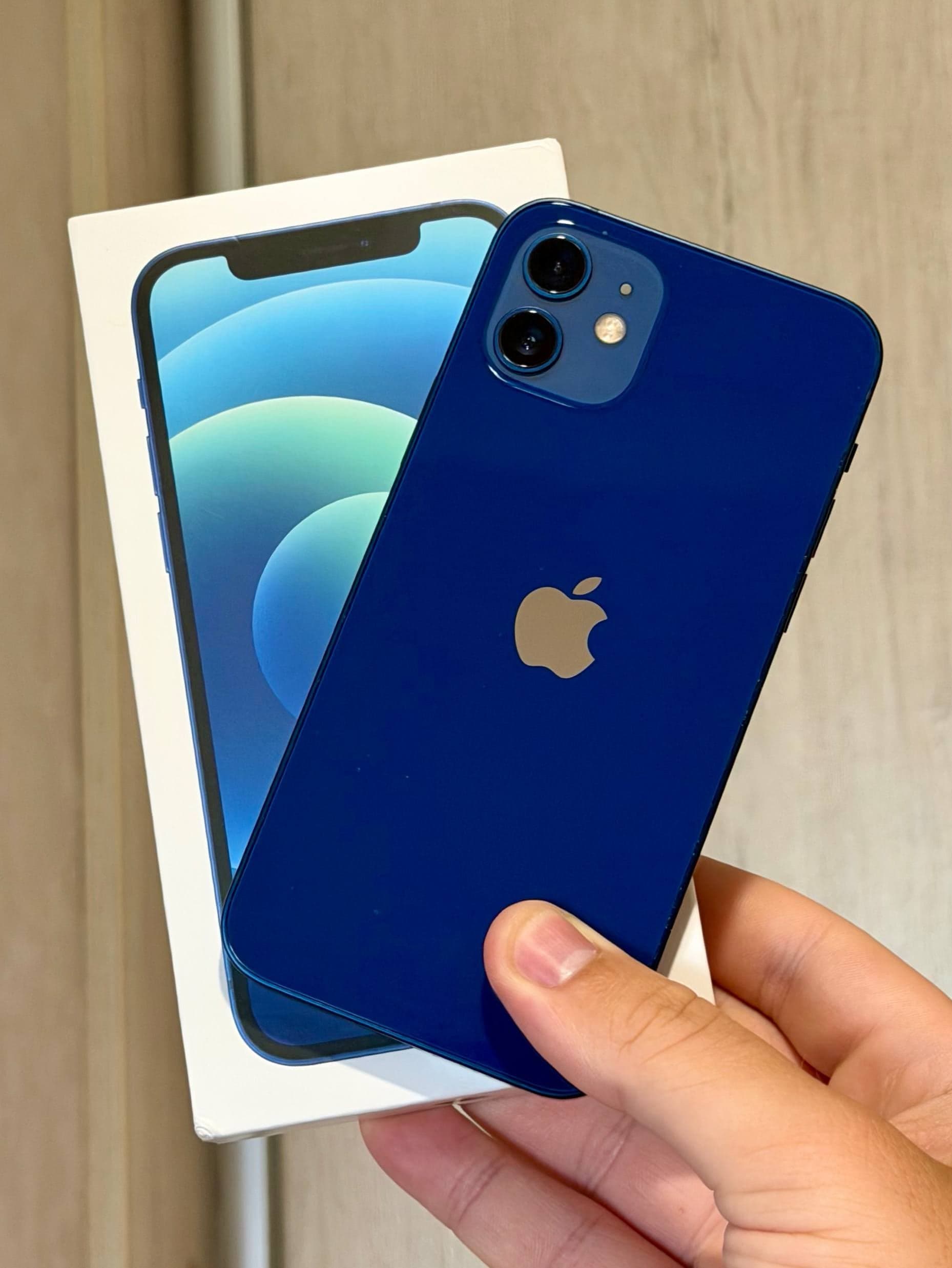 iPhone 12, 64 ГБ: корпус