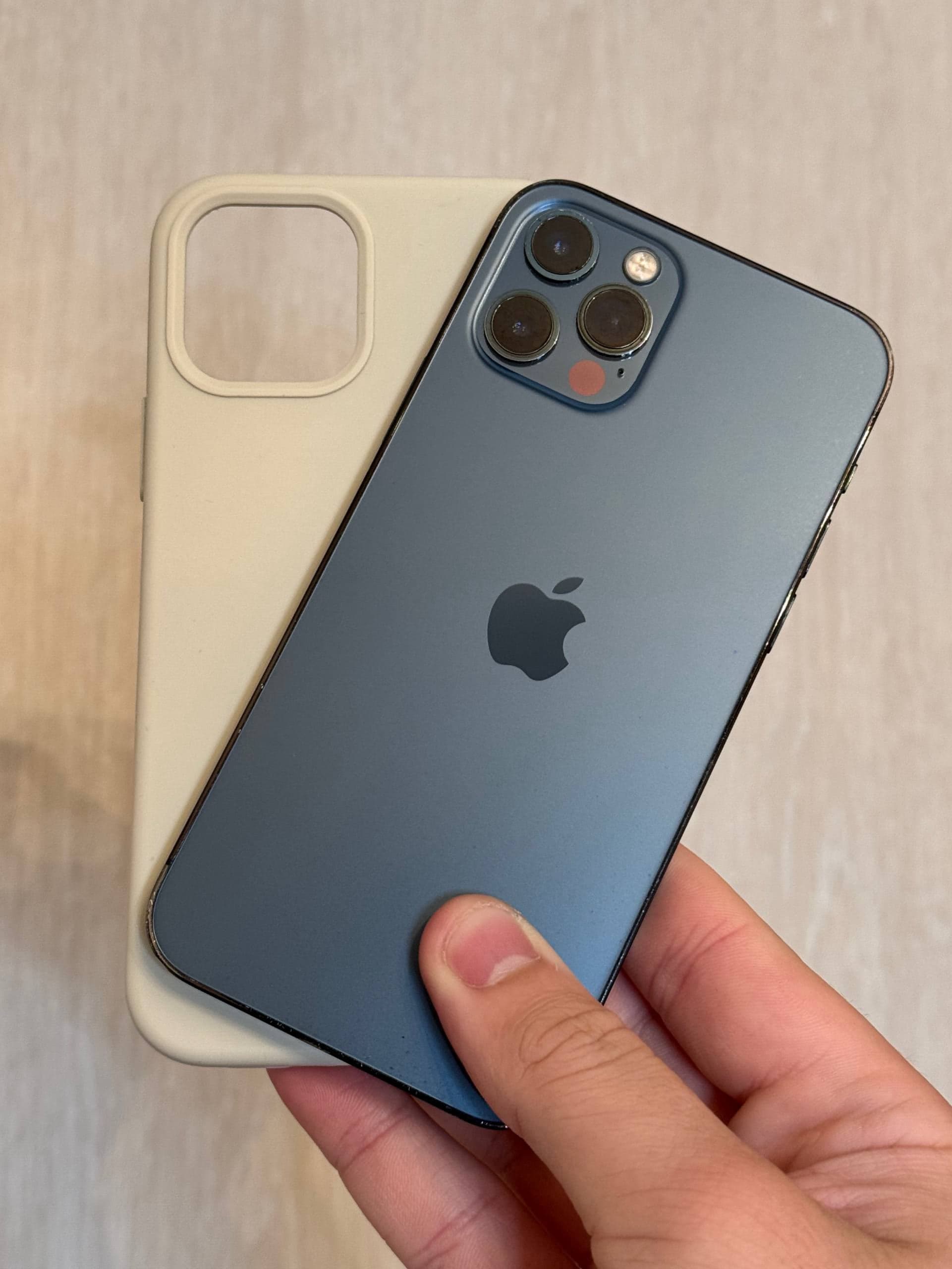 iPhone 12 Pro, 128 ГБ: корпус