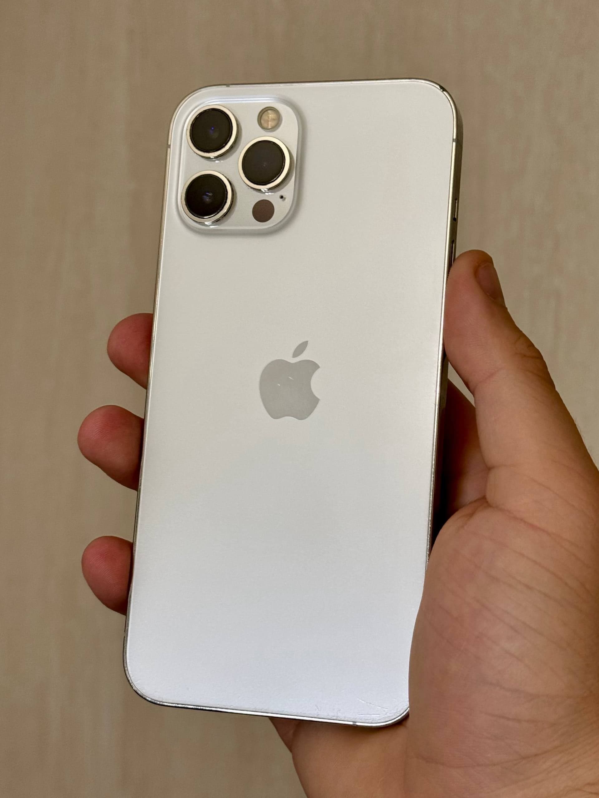 iPhone 12 Pro Max, 128 ГБ: корпус