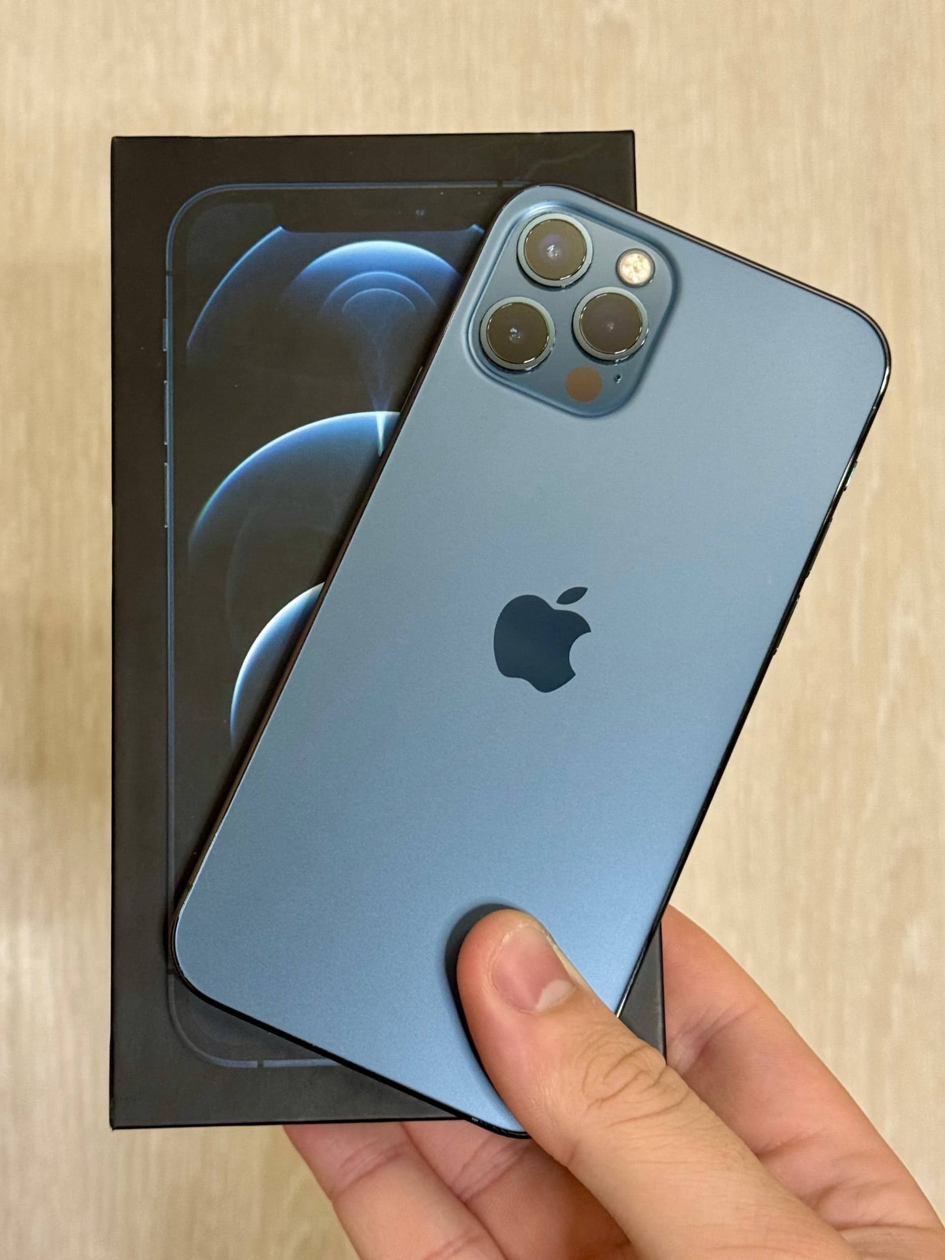 iPhone 12 Pro, 256 ГБ: корпус