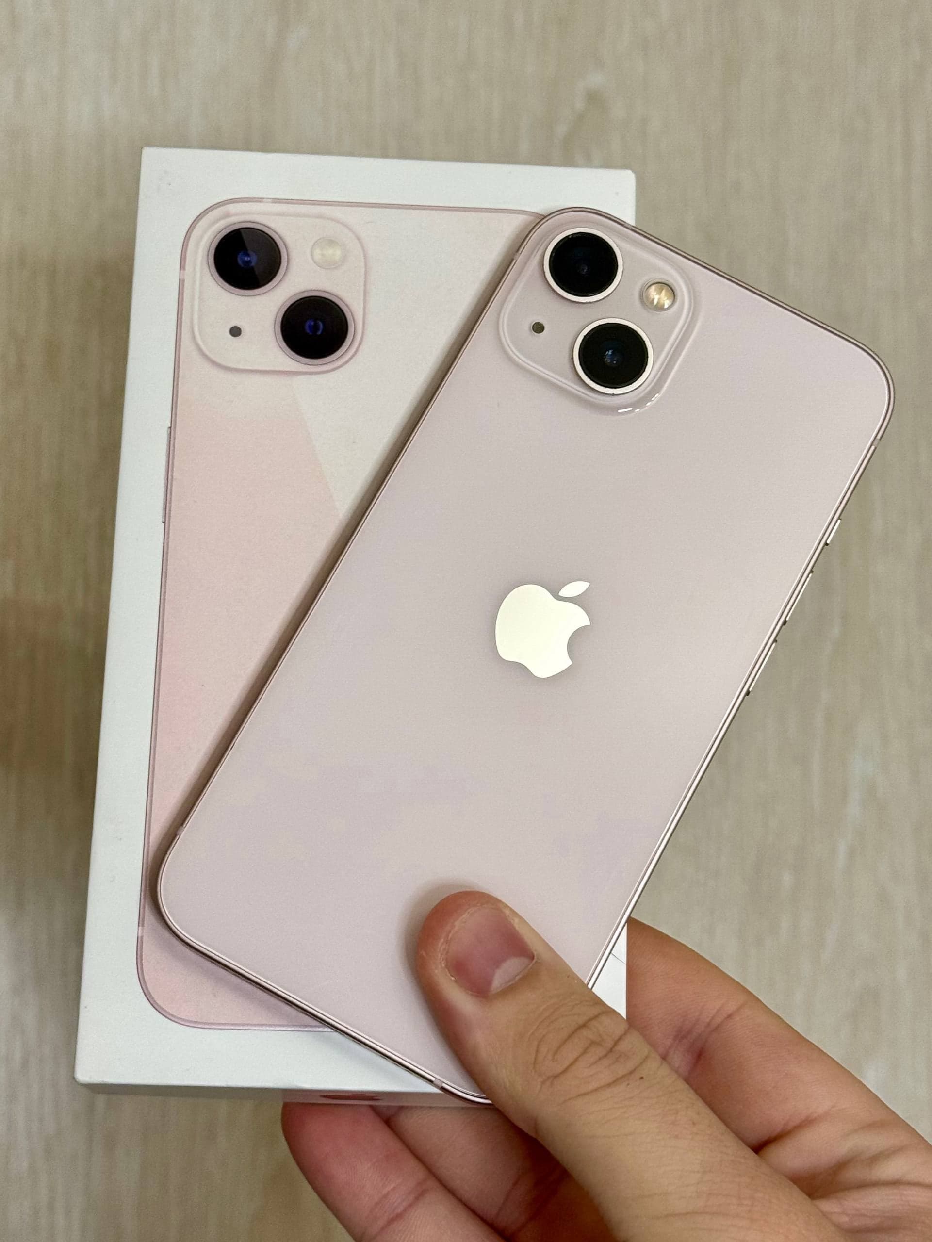 iPhone 13, 256 ГБ: корпус
