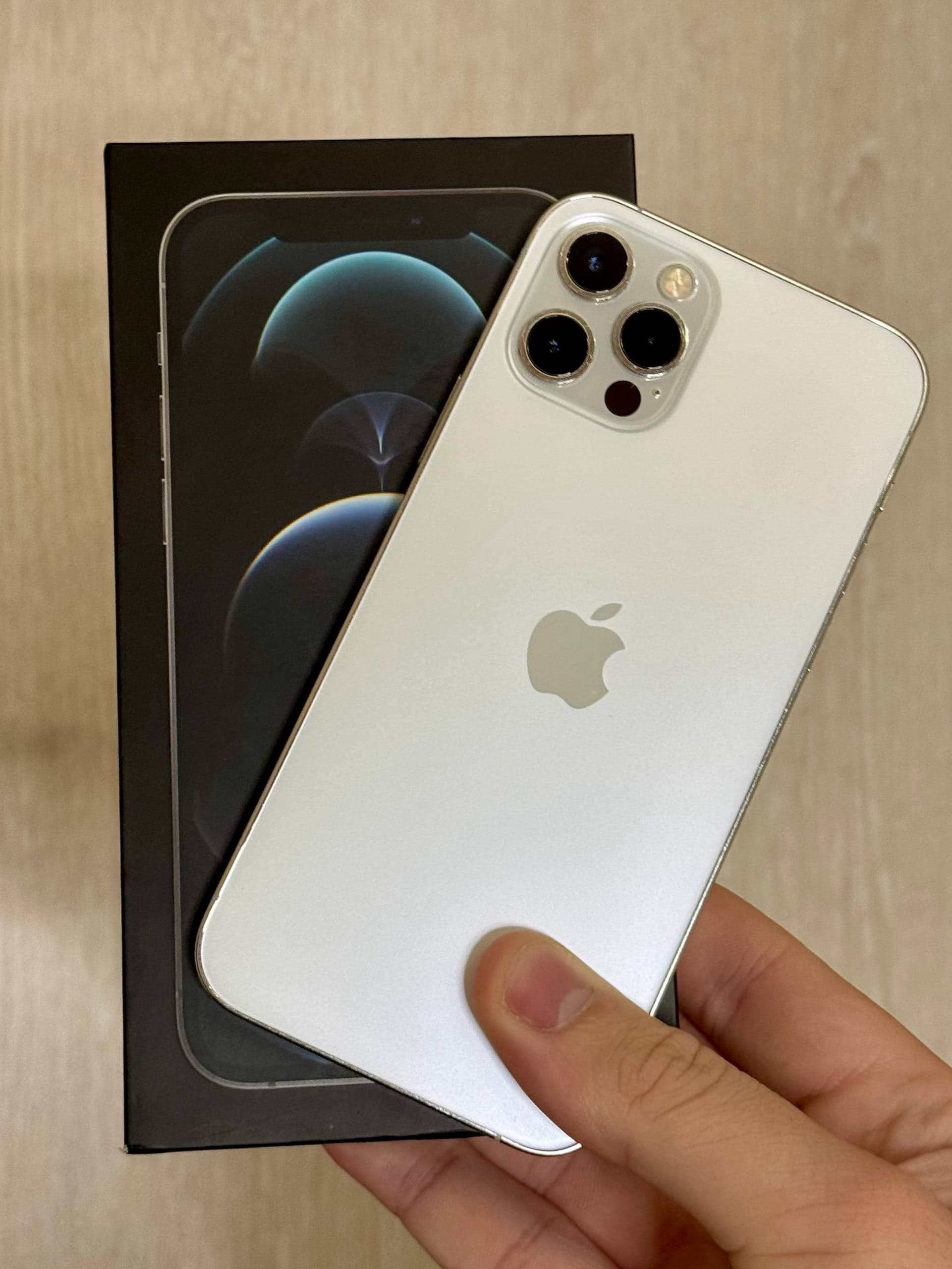 iPhone 12 Pro, 256 ГБ: корпус